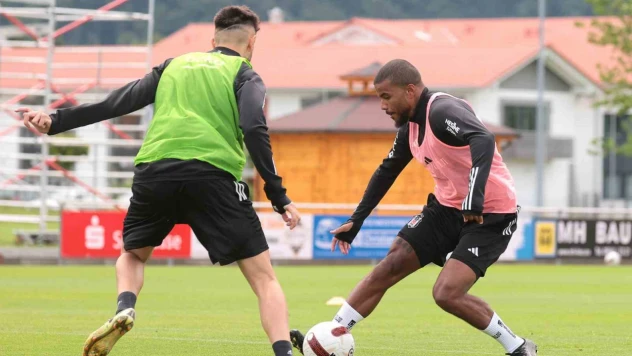 Beşiktaş, günün ikinci idmanında kondisyon ve taktik çalıştı