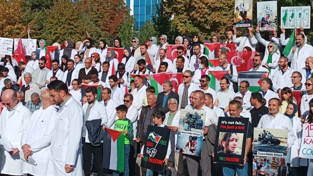 Beyaz önlüklüler Gazze için ayakta