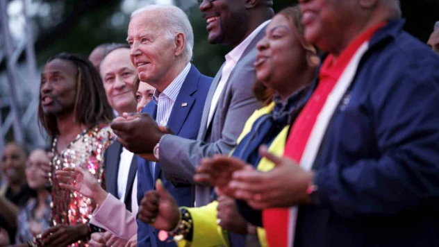 Biden, Beyaz Saray'daki etkinlikte dondu kaldı