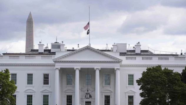 Biden, Texas saldırısının ardından bayrakların yarıya indirilmesini emretti