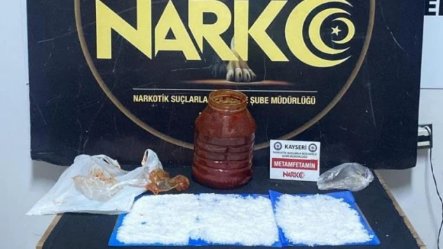 Bidonun içindeki salçada uyuşturucu madde bulundu