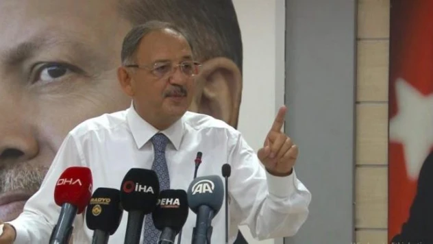 Bir araya geldikleri 7'li grup, sokakta birbirlerini görseler selam bile vermezler