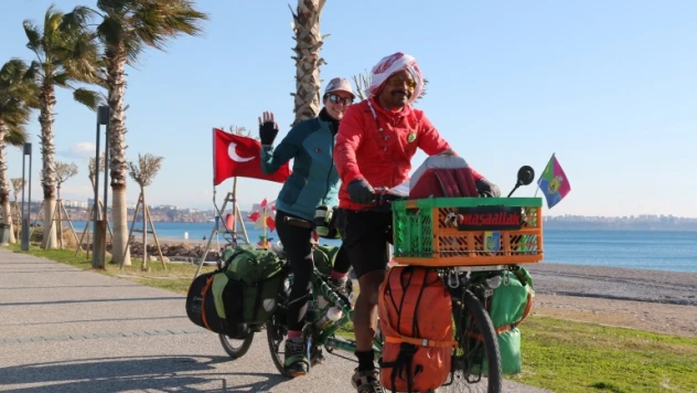 Bisikletle Avrupa turuna çıkan Fransız çift 863 günde 27 ülke gezdi