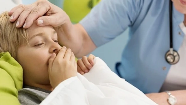 Bol sıvı alınması ve yudumlanarak içilmesi öksürüğü azaltır