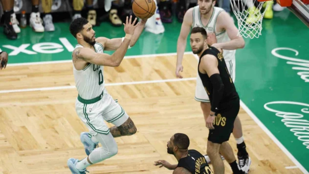 Boston Celtics 25 sayı fark attı, seride 1-0 öne geçti