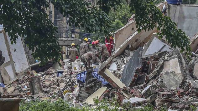 Brezilya'da 4 katlı apartman çöktü: 8 ölü, 5 kayıp