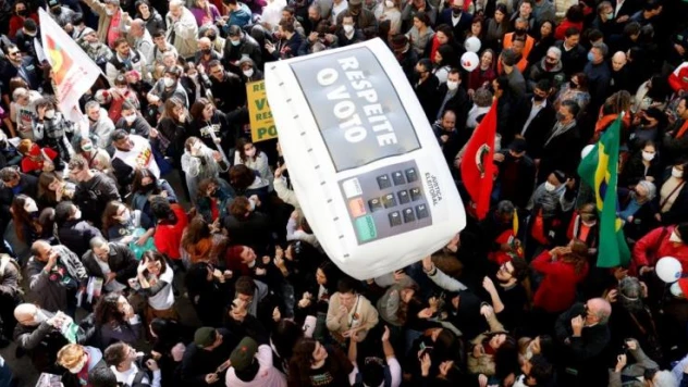 Brezilya'da Bolsonaro karşıtları sokaklara döküldü