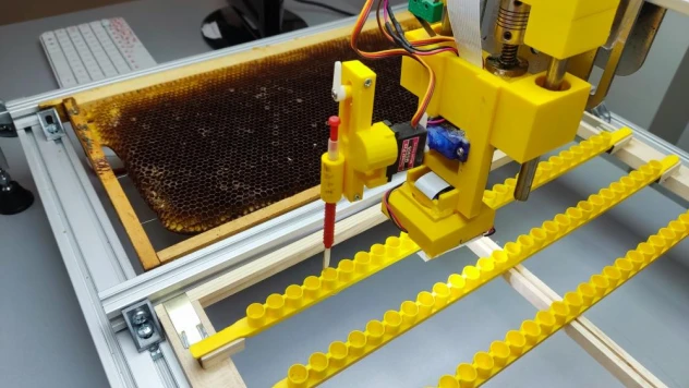 Bu cihaz arı sütü üretiminde verimi 10 katına çıkartıyor