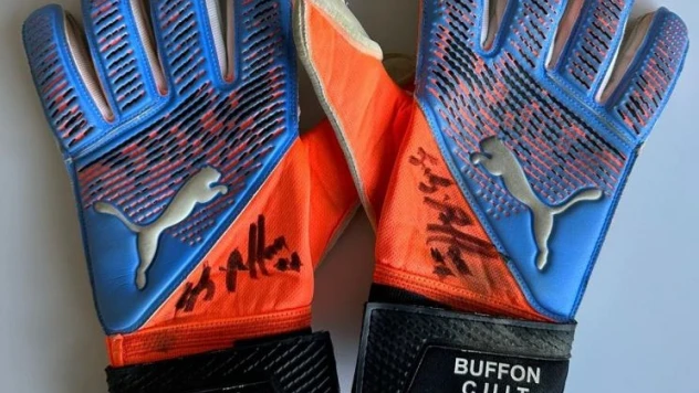 Buffon'un eldivenlerinden elde edilen gelir depremzedelere bağışlanacak