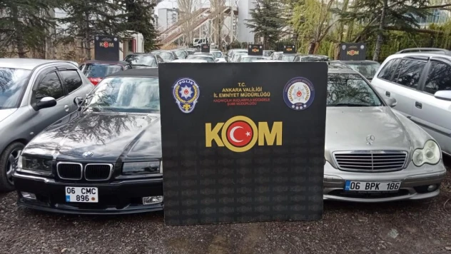 Bulgaristan'dan yaşa dışı yollarla getirdikleri araçların şasi numarasını değiştirip 'change' yapan çeteye &quotKontak&quot operasyonu