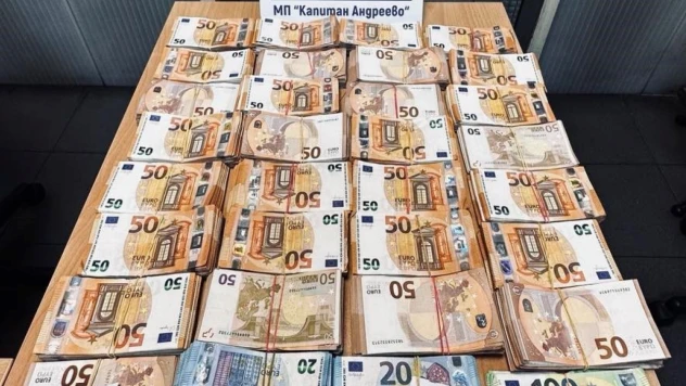 Bulgaristan gümrüğü, Türk plakalı tırlarda yakaladıkları 702 bin Euro ve 39 bin 60 İsviçre frangına el koydu