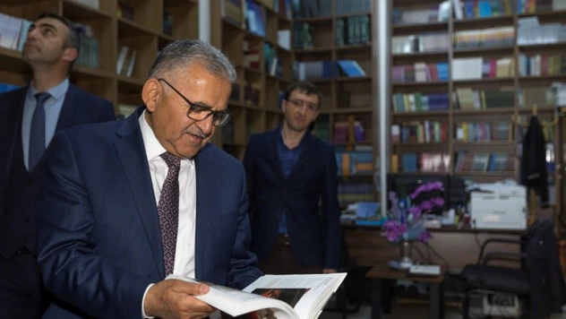 Büyükşehir, 115 bin kitap ile kitapseverlere hizmet veriyor