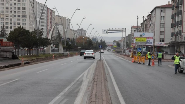 Büyükşehir'den 'yol genişletme ve şerit düzenleme' çalışması