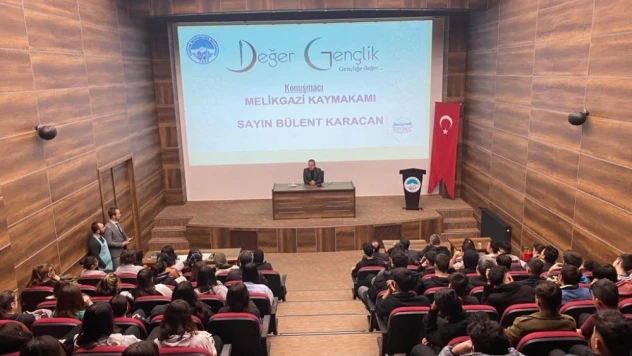 Büyükşehir'in 'Değer Gençlik' Seminerine Kaymakam Karacan konuk oldu