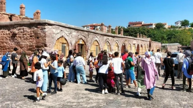 Büyükşehir'in kültür turları, gurbetçilere Kayseri'yi tanıtıyor