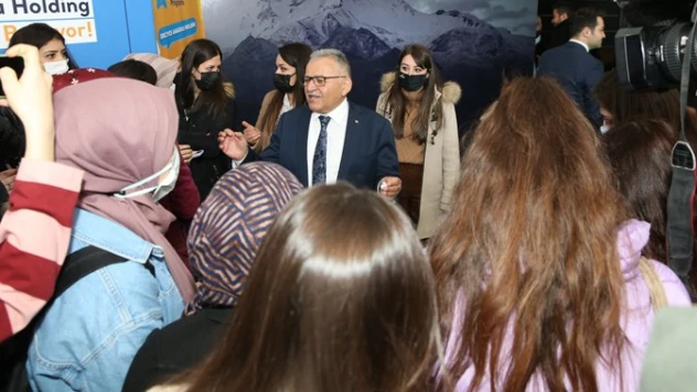 Büyükşehirin 40 milyon TL'lik eğitim desteği için başvuru şartları belli oldu