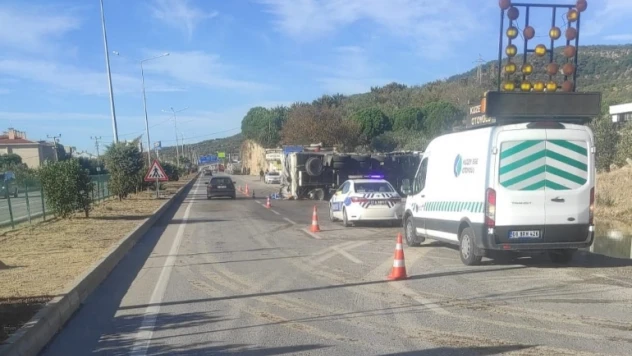 Çanakkale'de tır kamyona çarptı: 2 yaralı