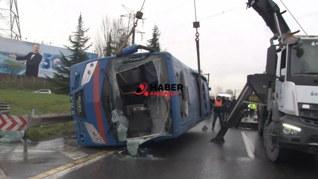 Cezaevi nakil aracı devrildi: 2'si ağır 19 yaralı