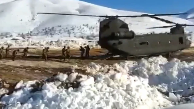 CH-47 ağır nakliye helikopterleri yardım ulaştırmaya devam ediyor