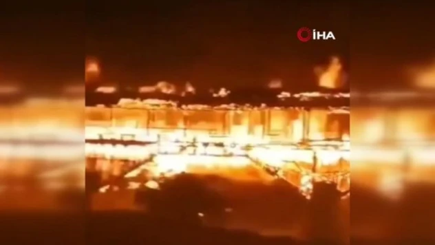 Çin'de 900 yıllık ahşap köprü yandı