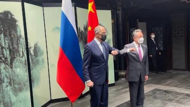 Çin ve Rusya dışişleri bakanları işbirliği mesajı verdi.