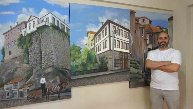 Çizdiği resimleri satarak depremde kaybettiği ablası ve eniştesi için kütüphane yaptırdı