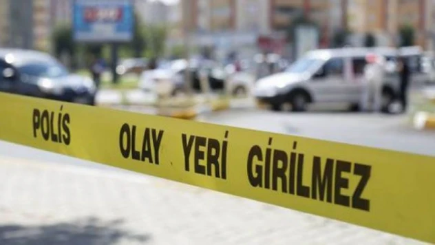 Çocuğunu kurtarmak isteyen anne kucağındaki çocuğu ile 13. kattan düştü: 3 ölü