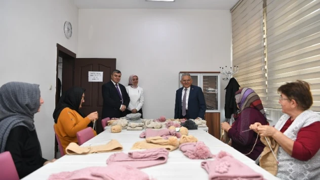 Çocuklarımıza iyilik örün&quot Kampanyası ile 4 bin yumak ip, iyiliğe dönüştü