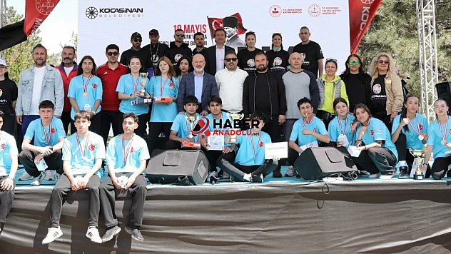 Çolakbayrakdar: 'Gençler için çalışıyor, geleceğe yatırım yapıyoruz'