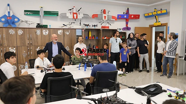 Çolakbayrakdar, öğretmen adaylarını İnovasyon Merkezi'nde ağırladı