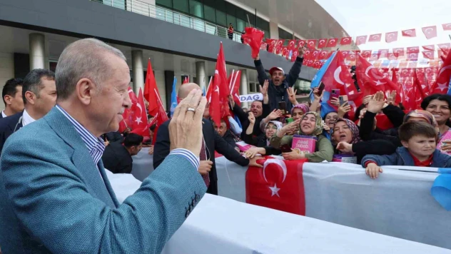 500 bin civarında mülteciyi Suriye'nin kuzeyindeki briket evlere göndermeye başladık