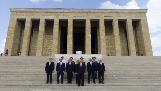 Cumhurbaşkanı Erdoğan başkanlığındaki YAŞ üyeleri Anıtkabir'i ziyaret etti