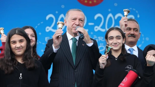 Cumhurbaşkanı Erdoğan: Geleceğimizi kendi devletine, tarihine kinle, nefretle bakan değil, tarihinden gurur duyan gençlere emanet etmek istiyoruz