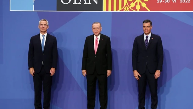 Cumhurbaşkanı Erdoğan, NATO Zirvesi'nde aile fotoğrafı çekimine katıldı