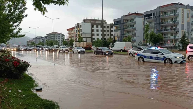 Denizli'yi sel vurdu