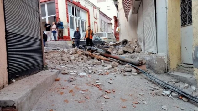Deprem sırasında balkondan atlayan üniversite öğrencisİ hayatını kaybetti