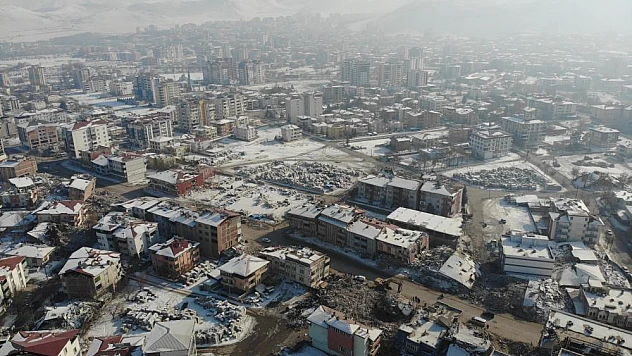 Depremin yıkıp geçtiği enkaz halindeki Elbistan havadan görüntülendi