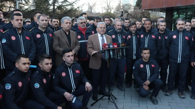 Duygusal olmamak için taş olmak lazım