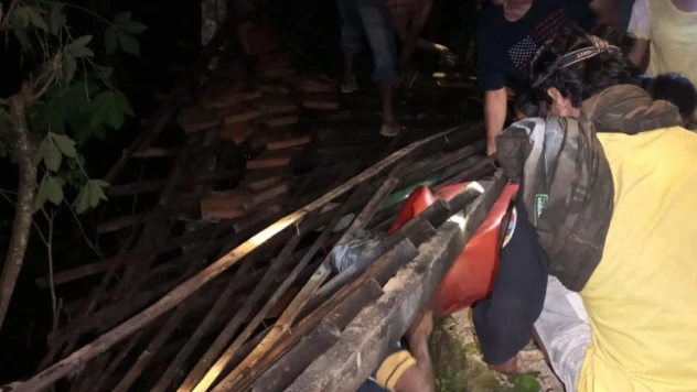 Endonezya'da 6.4 büyüklüğünde deprem: 1 ölü, 9 yaralı