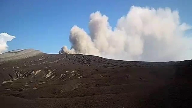Endonezya'daki Anak Krakatau Yanardağı'nda patlama