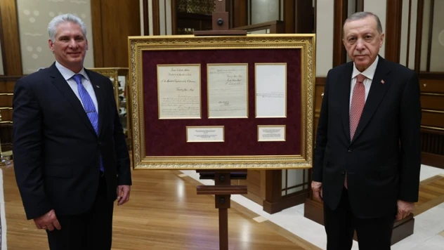 Erdoğan'dan Küba'ya tarihi hediye