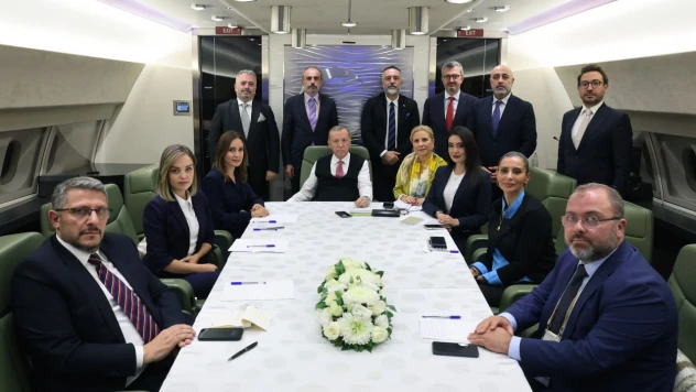 Erdoğan, Özbekistan dönüşü uçakta gazetecilerin sorularını yanıtladı