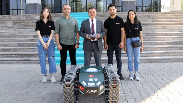 ERÜ öğrencileri, Tarımsal İnsansız Kara Aracı ile TEKNOFEST'te finale kaldı