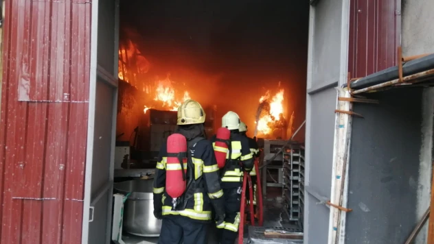 Fabrikada çıkan yangın söndürüldü