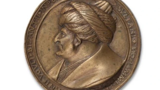 Fatih Sultan Mehmet'in resmedildiği madalyon 38 bin sterline satıldı