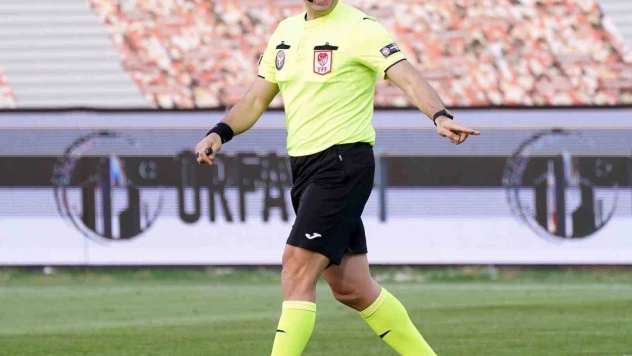 Fenerbahçe - Beşiktaş derbisinde Volkan Bayarslan düdük çalacak