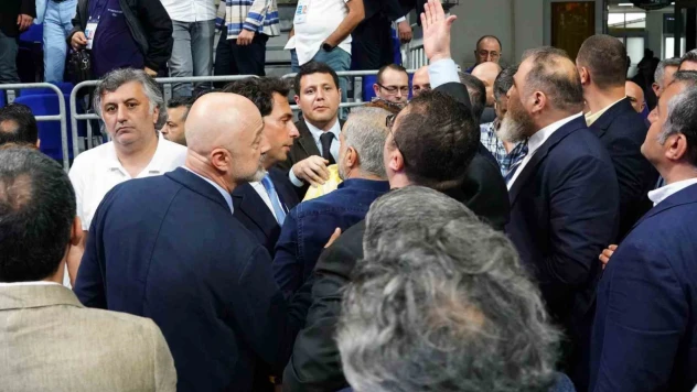 Fenerbahçe Olağan Genel Kurulu'nda gerginlik!