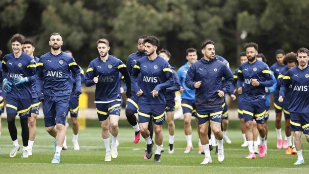 Fenerbahçe, tesislerde kampa girdi