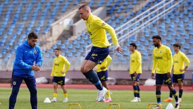 Fenerbahçe, yeni sezon hazırlıklarını sürdürdü