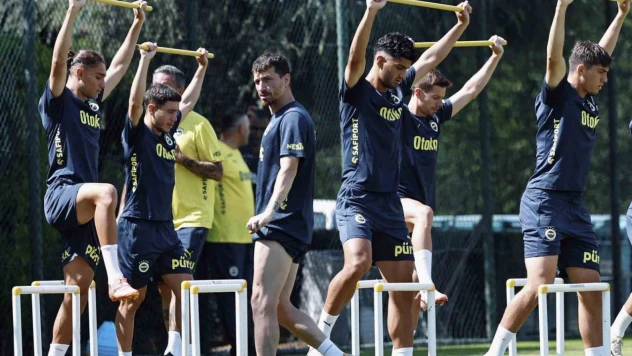 Fenerbahçe, yeni sezon hazırlıklarını sürdürdü